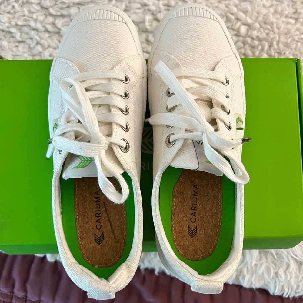 Cariuma OCA Low Sneakers